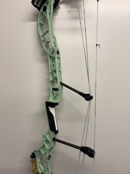 Mathews Title 34 Compound Bow RH Mint - NEW
