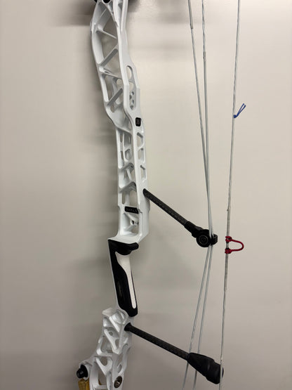 Mathews Title 36 G2 Compound Bow RH White - Show Model