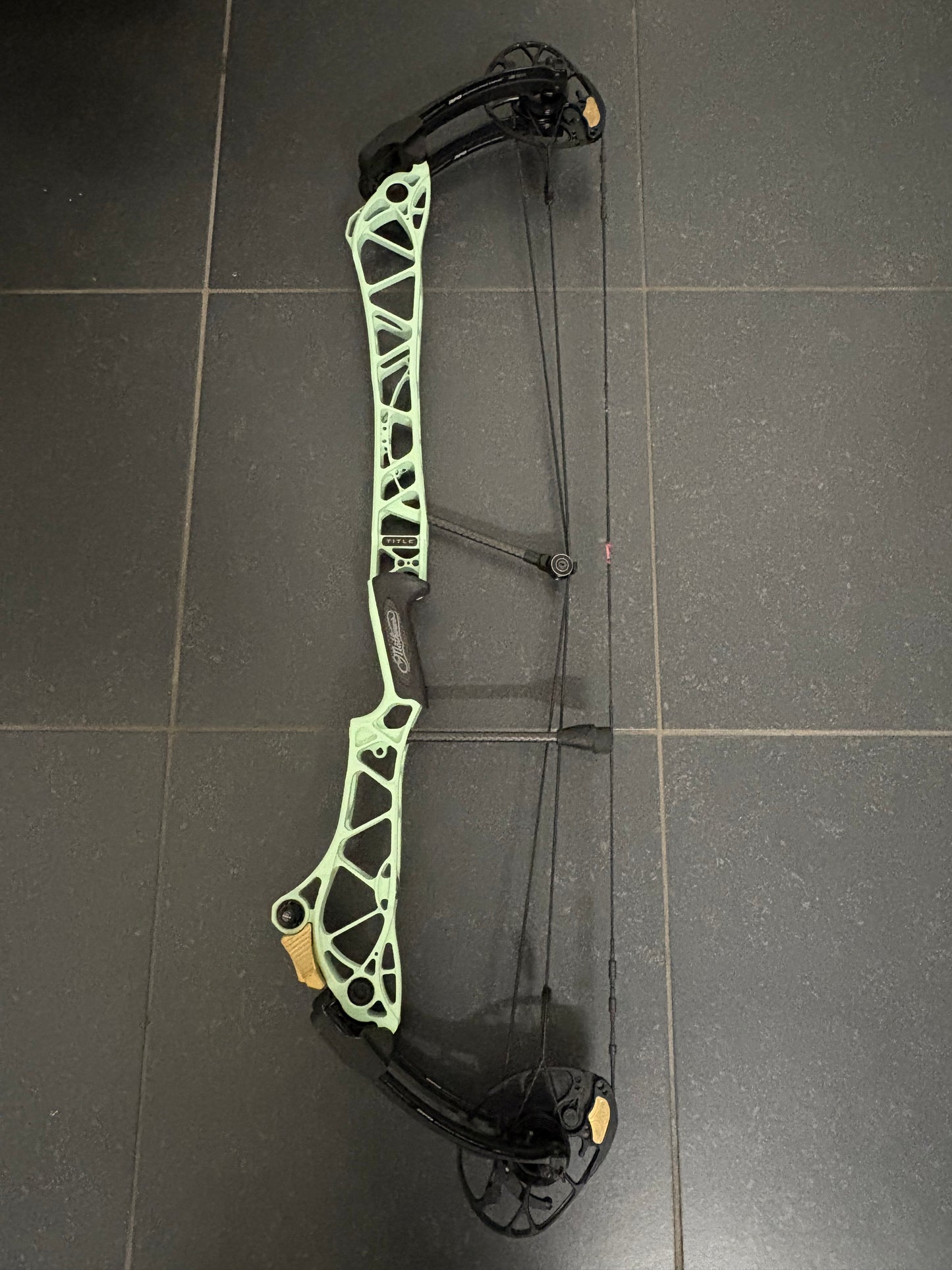 Mathews Title 38 G1 Compound Bow RH Mint - Used