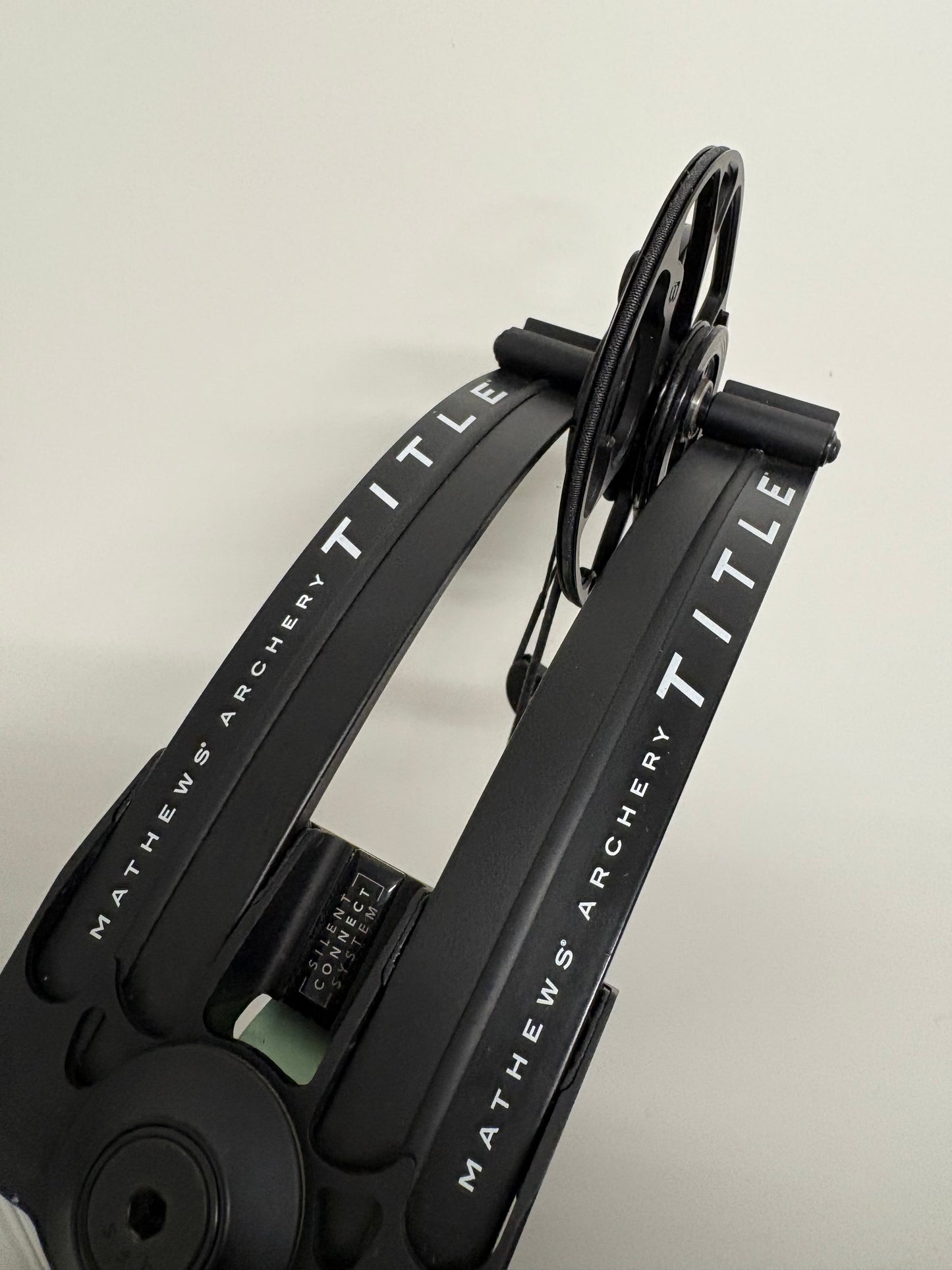 Mathews Title 38 G1 Compound Bow RH Mint - Used