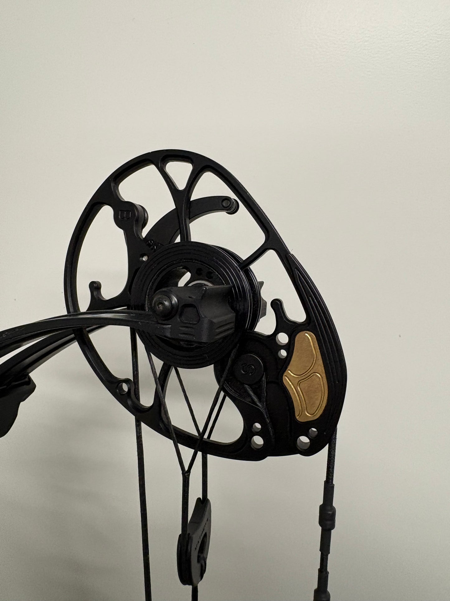 Mathews Title 38 G1 Compound Bow RH Mint - Used
