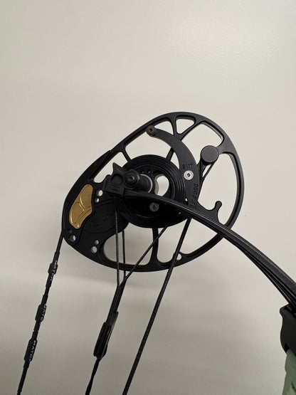 Mathews Title 38 G1 Compound Bow RH Mint - Used