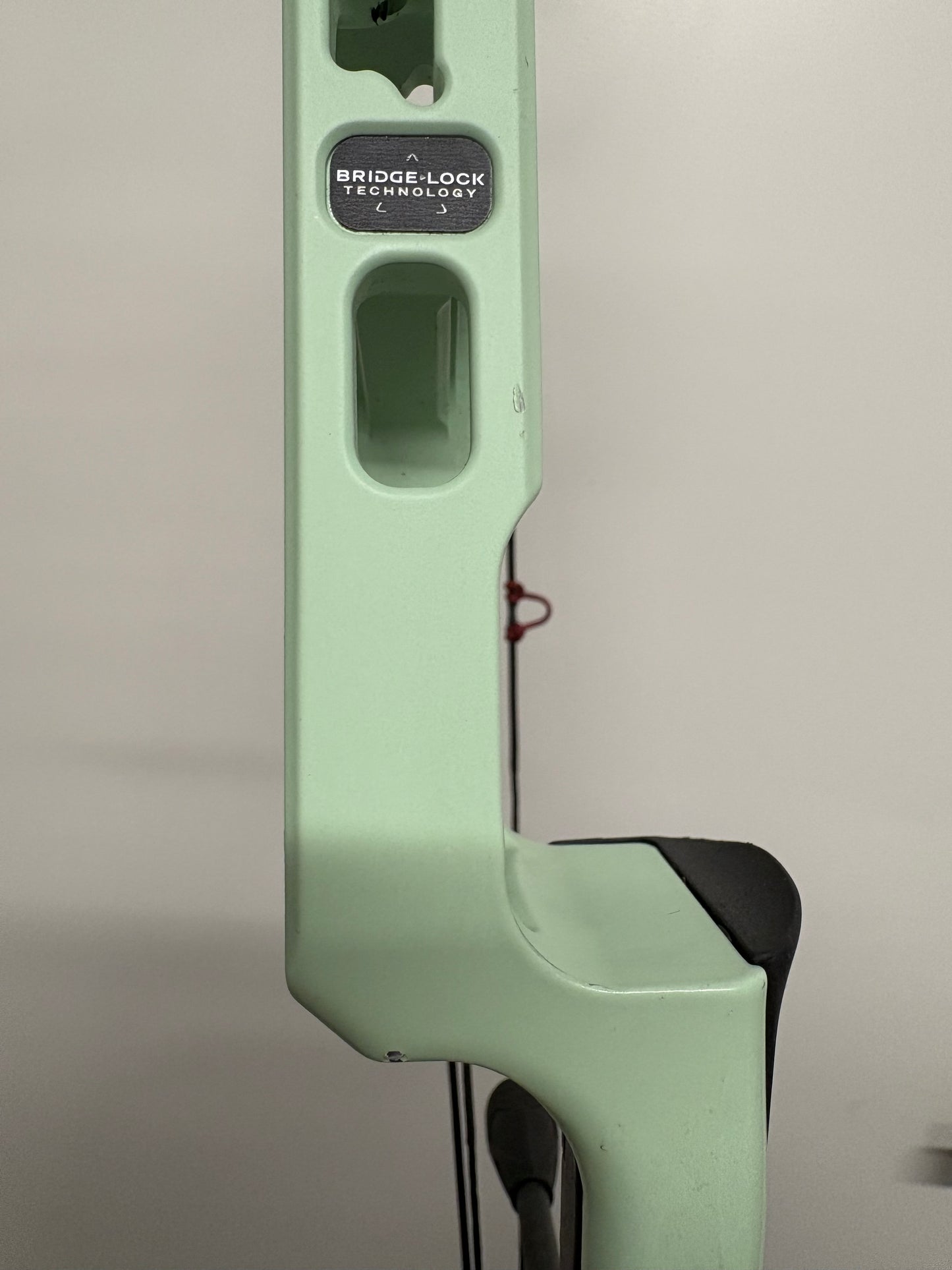 Mathews Title 38 G1 Compound Bow RH Mint - Used