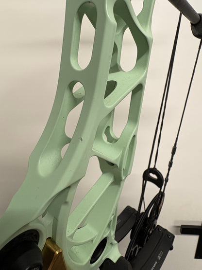 Mathews Title 38 G1 Compound Bow RH Mint - Used