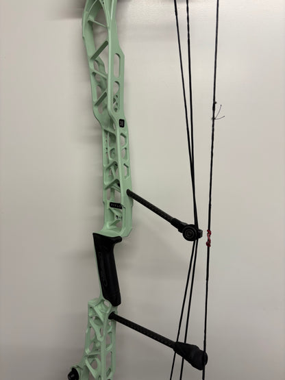 Mathews Title 38 G1 Compound Bow RH Mint - Used