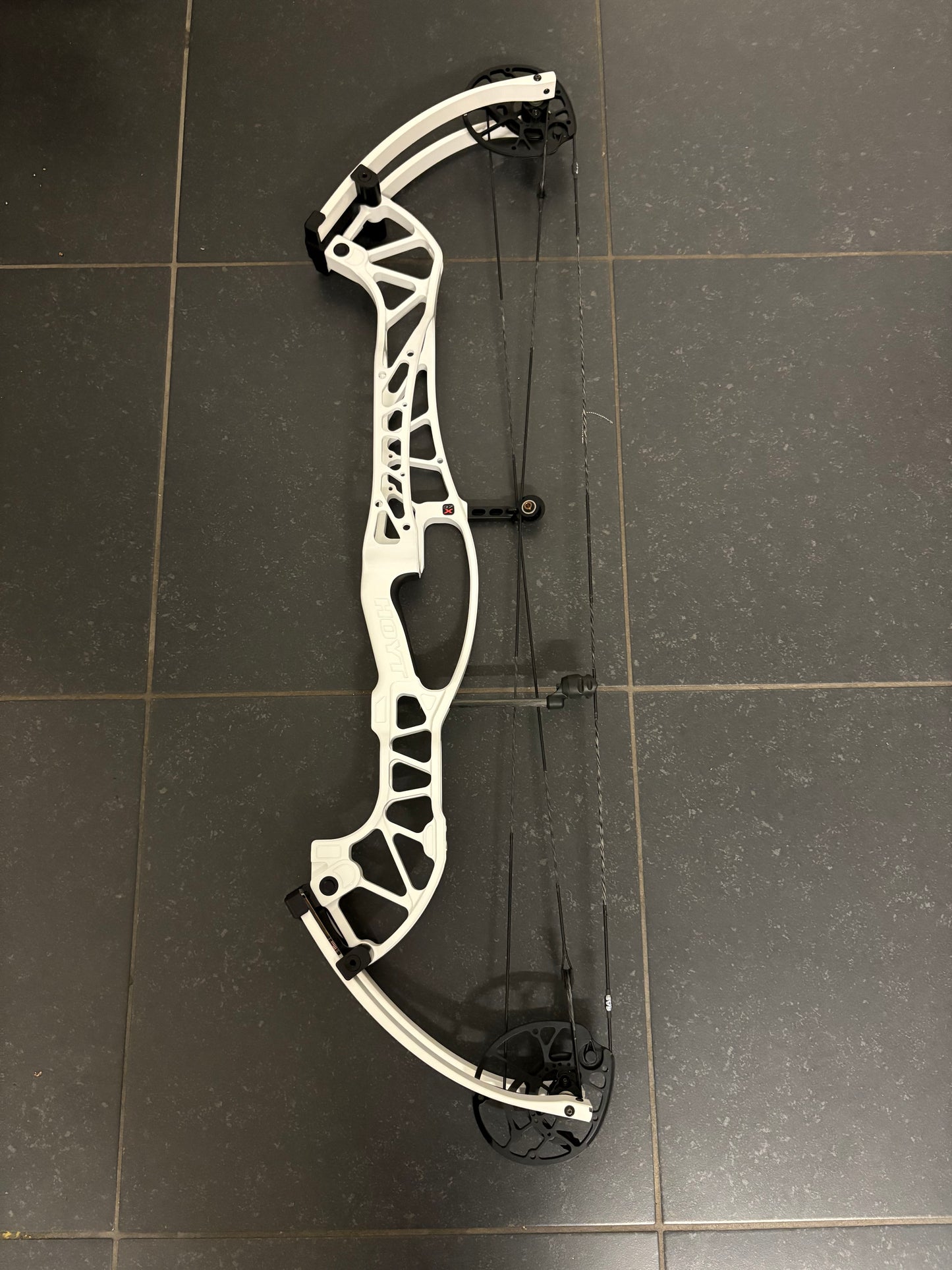 Hoyt Concept X 37 Compound Bow RH CDM White - Used