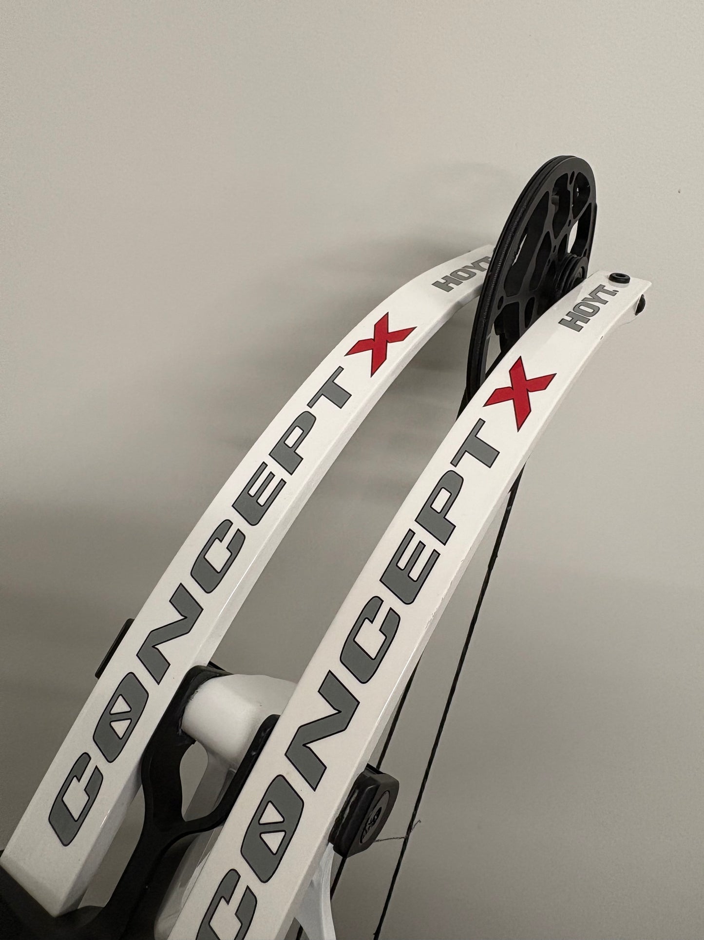 Hoyt Concept X 37 Compound Bow RH CDM White - Used