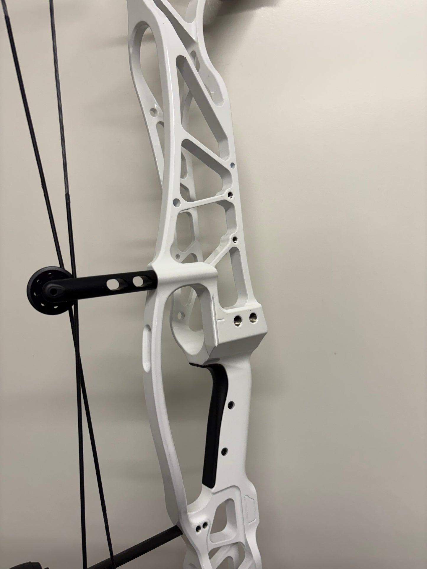 Hoyt Concept X 37 Compound Bow RH CDM White - Used
