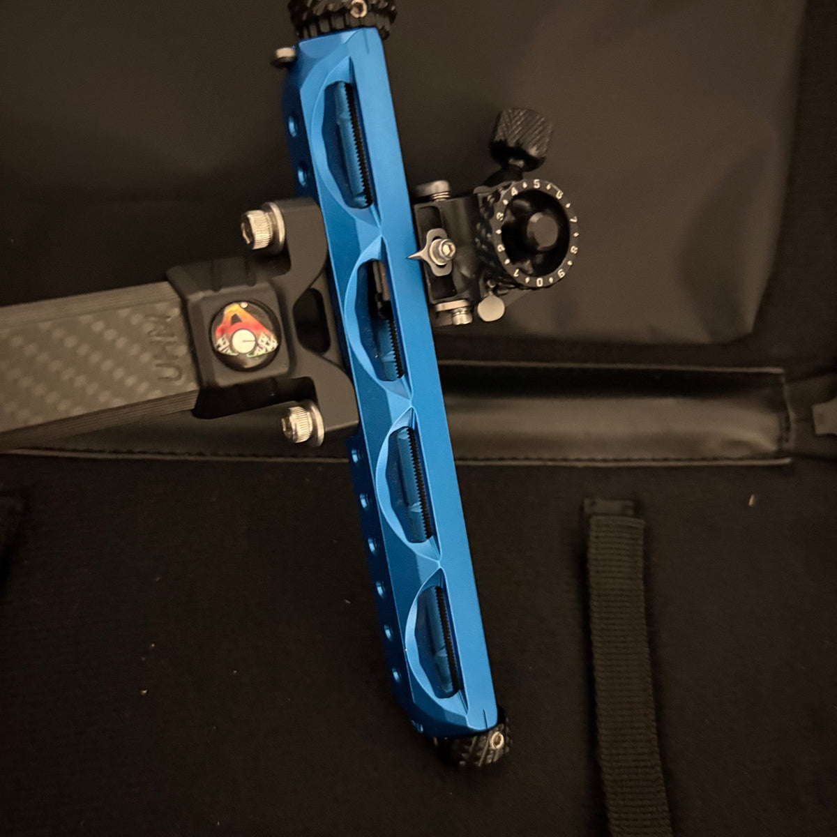 Axcel Achieve XP Recurve Sight RH Blue 9'' - Used (#OR64)