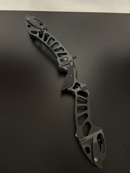 Hoyt Riser Exceed 2 ILF RH Skeeter 27 inch - Show Model