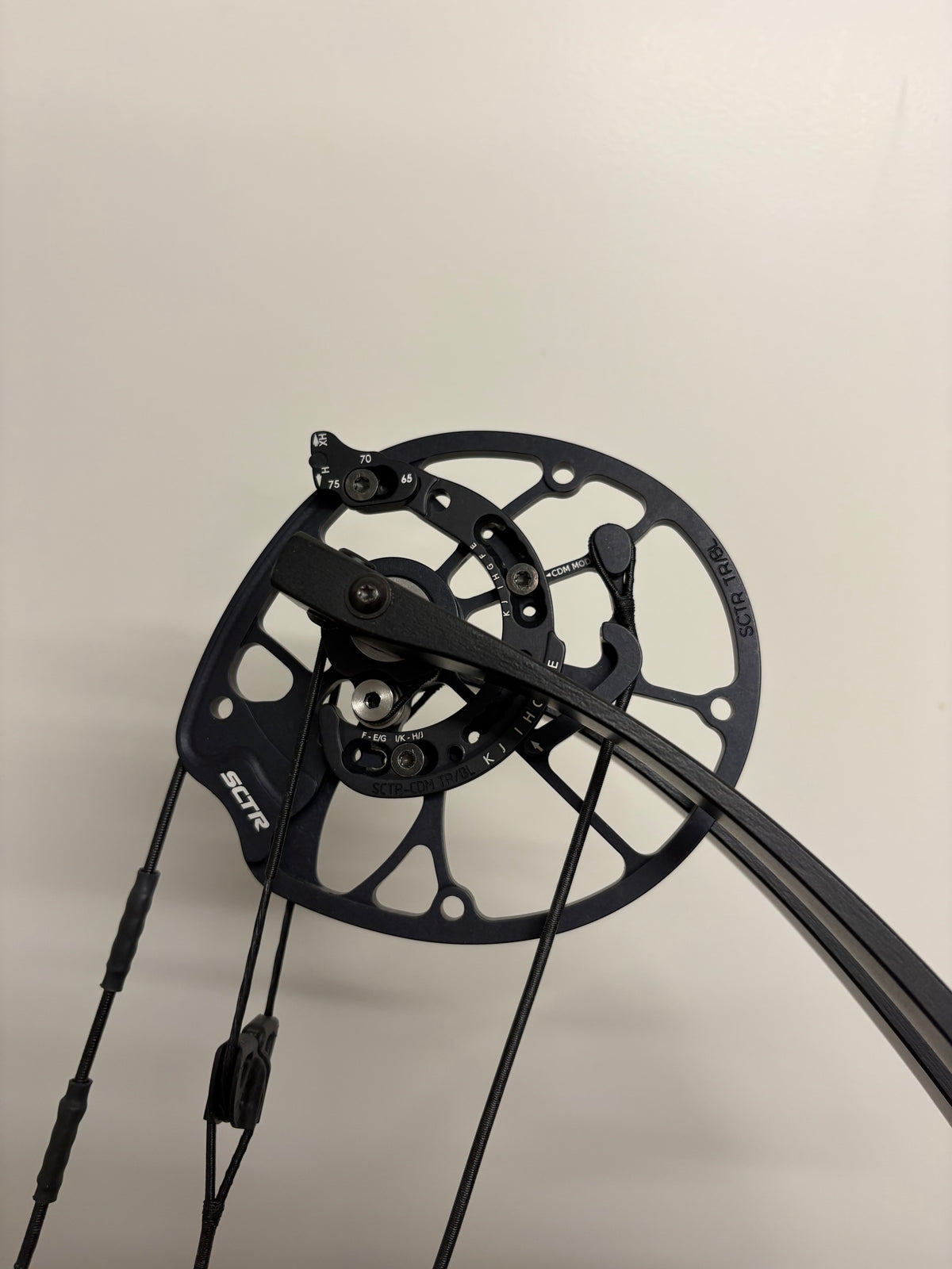 Hoyt Concept FX 34 Compound Bow RH Red Flare 40-50 lbs - Show Model