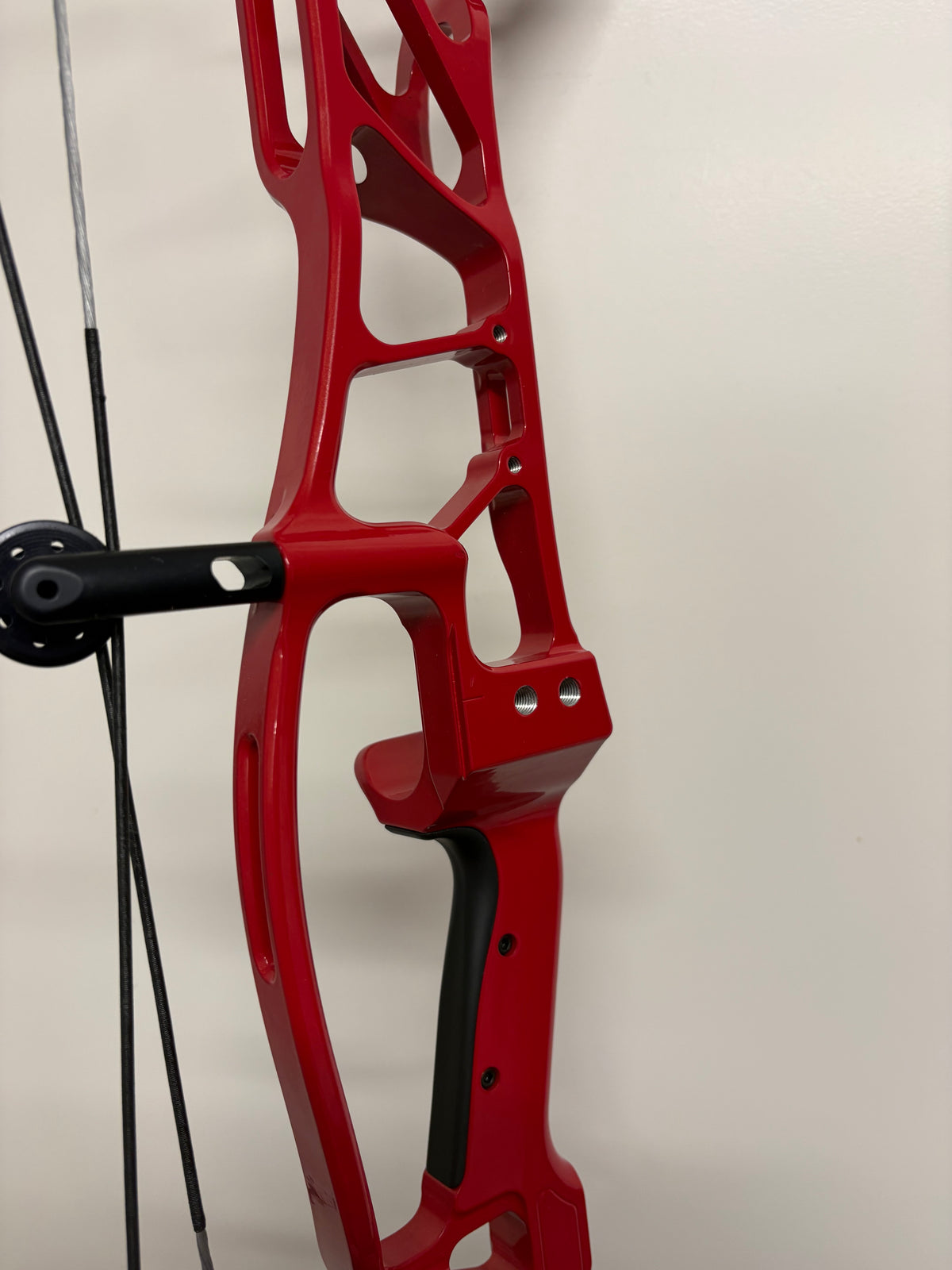 Hoyt Concept FX 34 Compound Bow RH Red Flare 40-50 lbs - Show Model