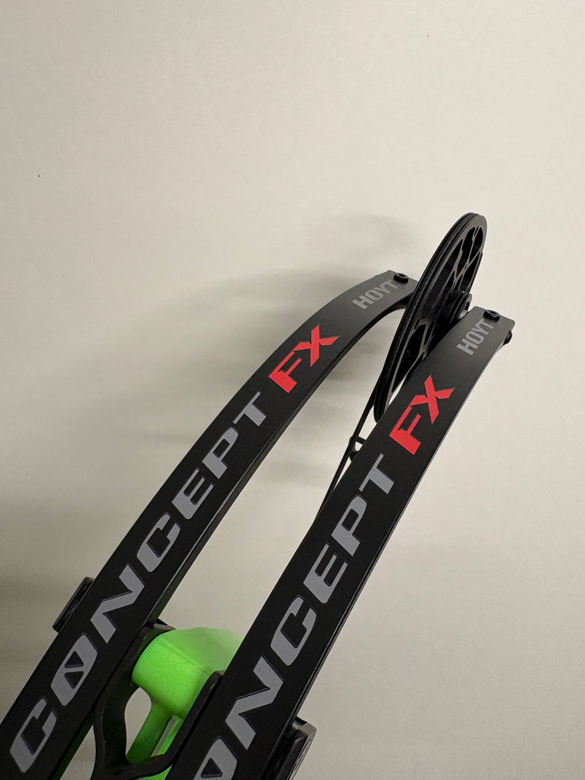 Hoyt Concept FX 34 Compound Bow RH Twisted Green 40-50 lbs - NEW