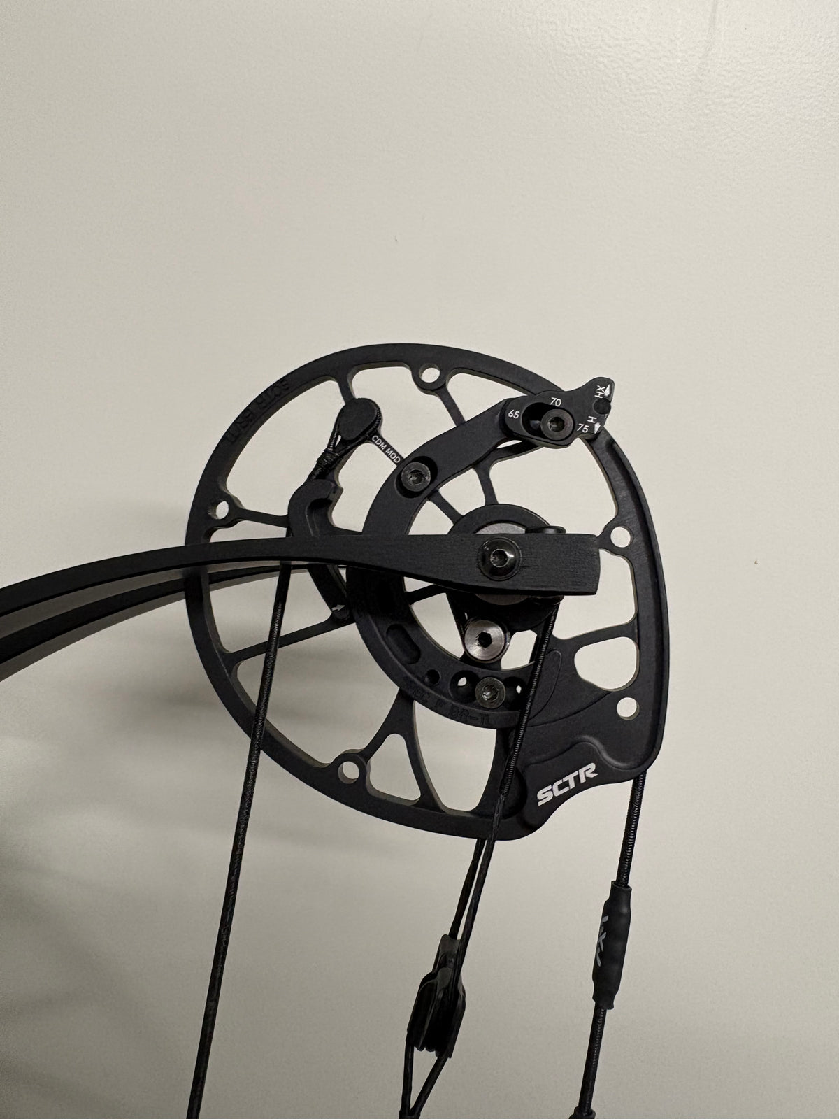 Hoyt Concept FX 34 Compound Bow LH Black Out 40-50 lbs - NEW