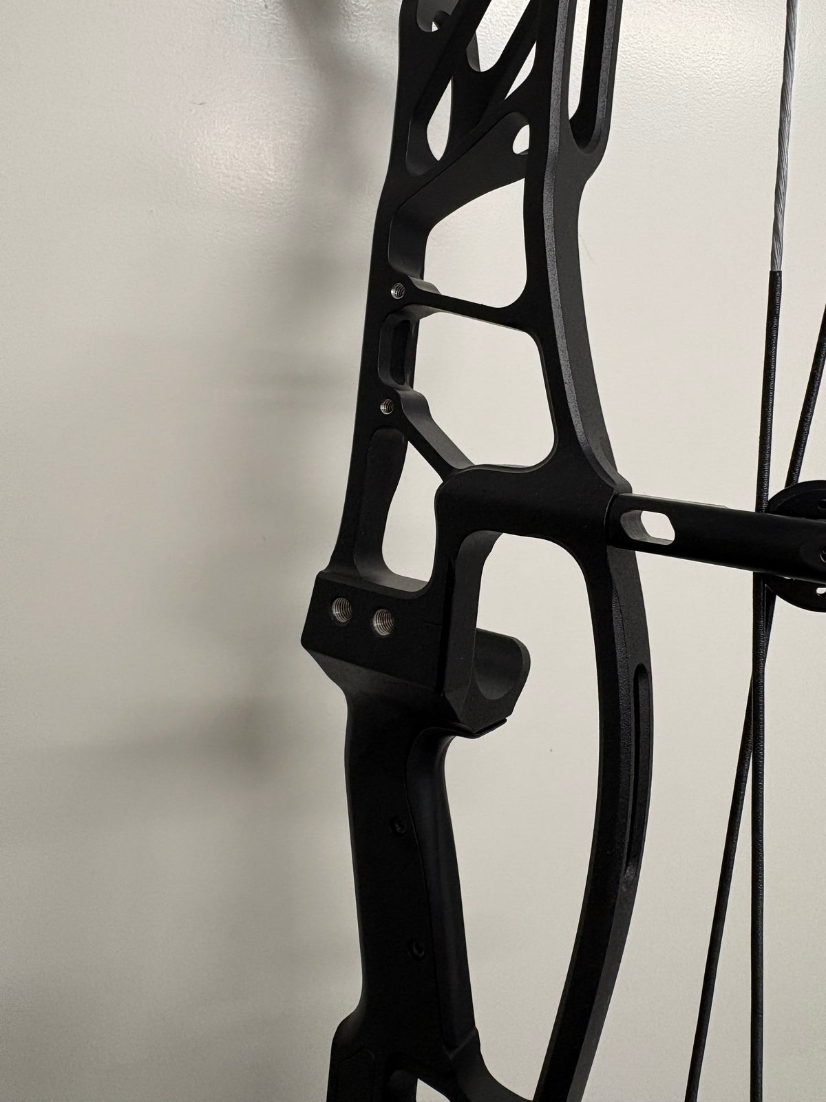 Hoyt Concept FX 34 Compound Bow LH Black Out 40-50 lbs - NEW