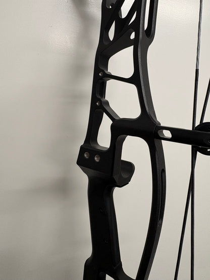 Hoyt Concept FX 34 Compound Bow LH Black Out 40-50 lbs - NEW