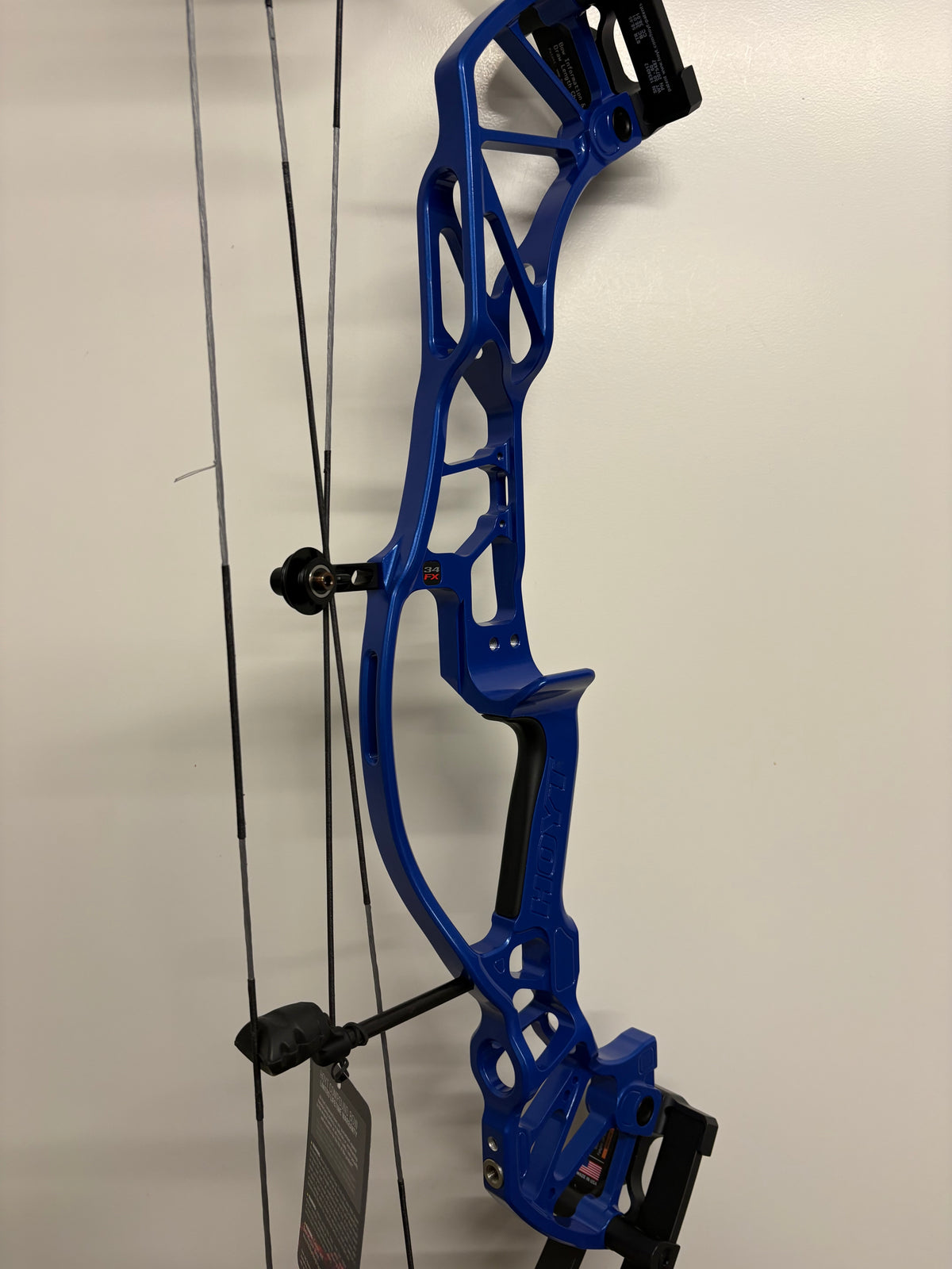 Hoyt Concept FX 34 Compound Bow LH Impact Blue 50-60 lbs - NEW