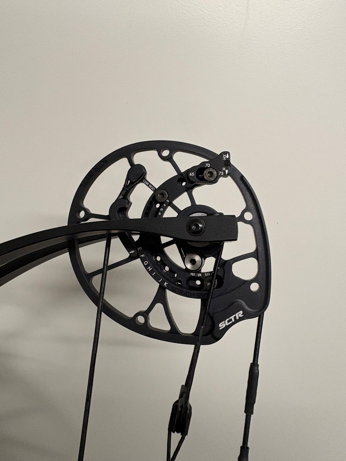 Hoyt Concept FX 34 Compound Bow LH Blue on Black 50-60 lbs - NEW