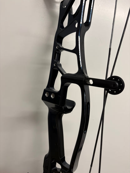 Hoyt Concept FX 34 Compound Bow LH Blue on Black 50-60 lbs - NEW