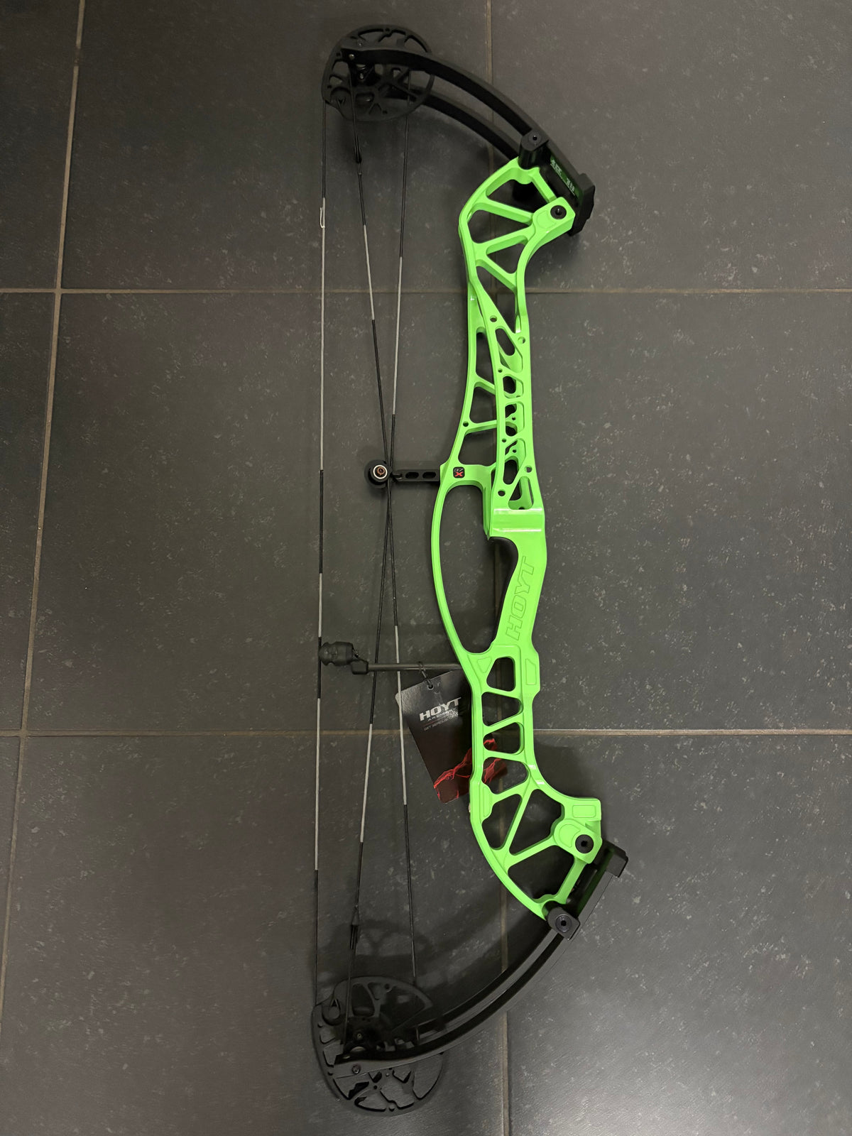 Hoyt Concept X 37 Compound Bow LH Twisted Green 50-60 lbs - Show Model