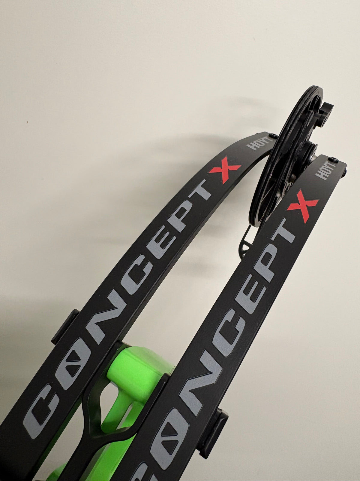 Hoyt Concept X 37 Compound Bow LH Twisted Green 50-60 lbs - Show Model