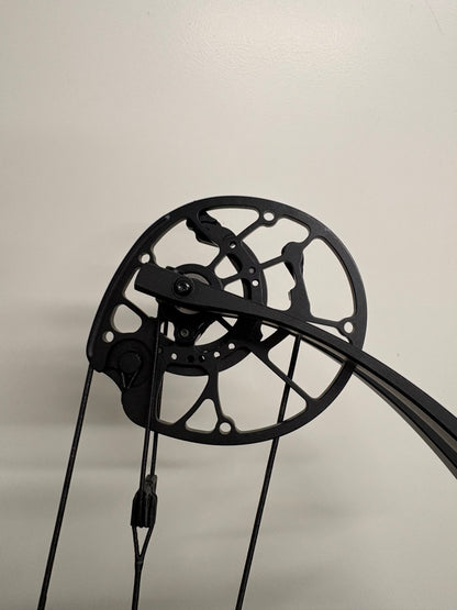 Hoyt Concept X 37 Compound Bow LH Twisted Green 50-60 lbs - Show Model