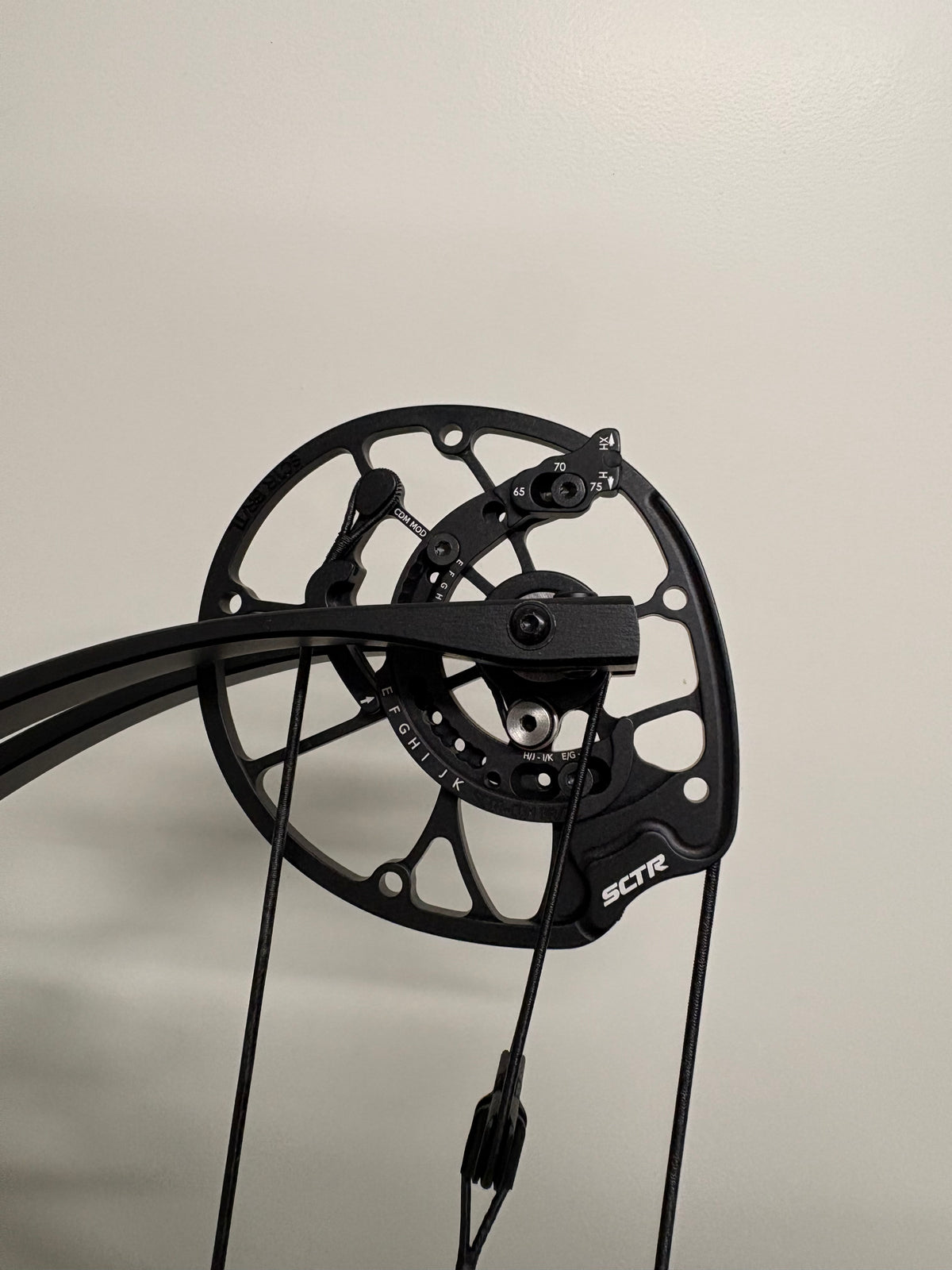 Hoyt Concept X 37 Compound Bow LH Twisted Green 50-60 lbs - Show Model