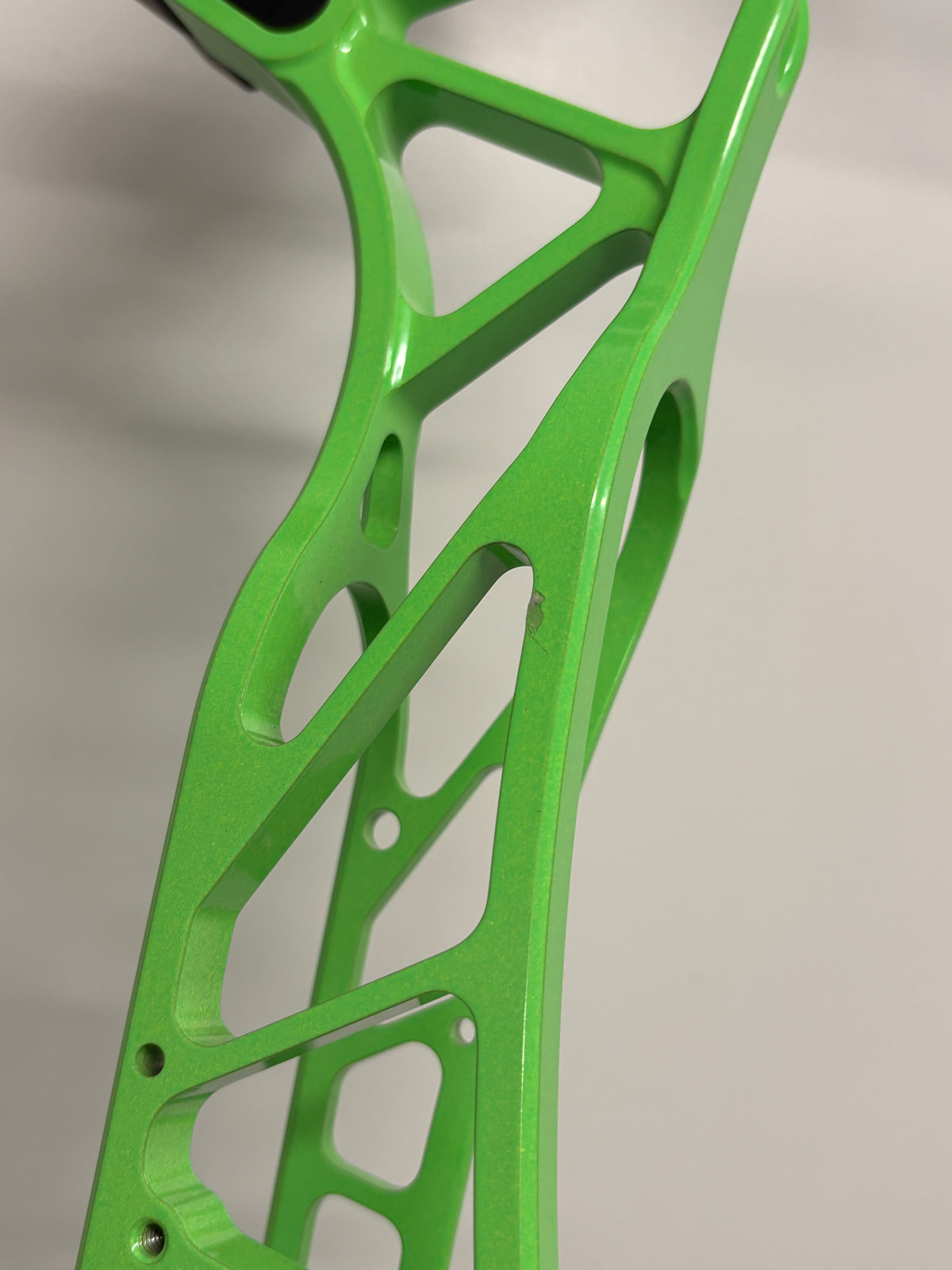 Hoyt Concept X 37 Compound Bow LH Twisted Green 50-60 lbs - Show Model