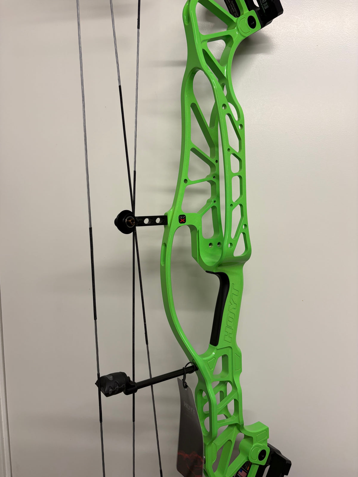 Hoyt Concept X 37 Compound Bow LH Twisted Green 50-60 lbs - Show Model