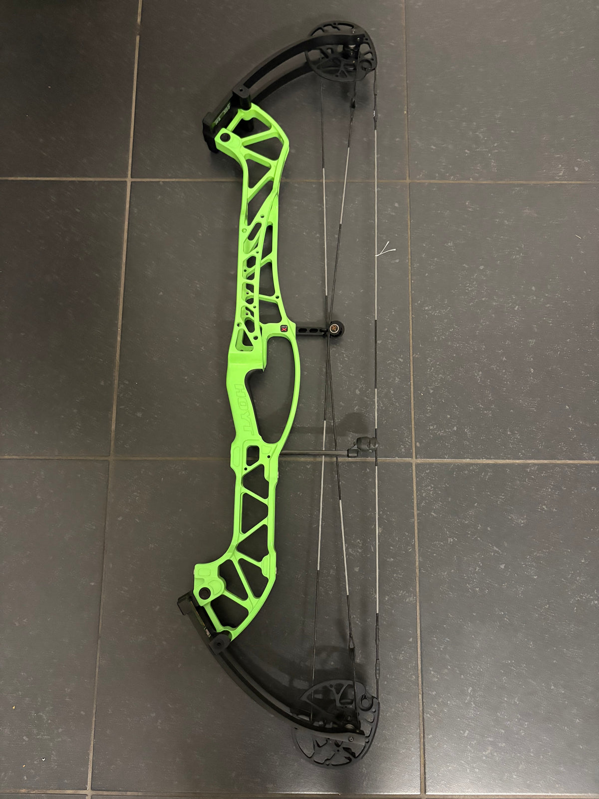 Hoyt Concept X 40 Compound Bow RH Twisted Green 50-60 lbs - Show Model