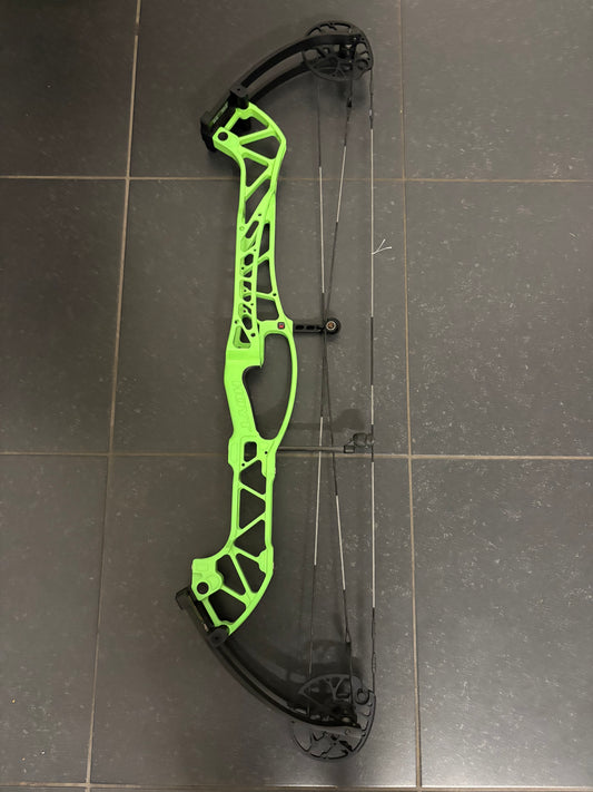 Hoyt Concept X 40 Compound Bow RH Twisted Green 50-60 lbs - Show Model