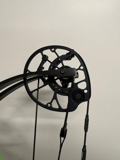 Hoyt Concept X 40 Compound Bow RH Twisted Green 50-60 lbs - Show Model