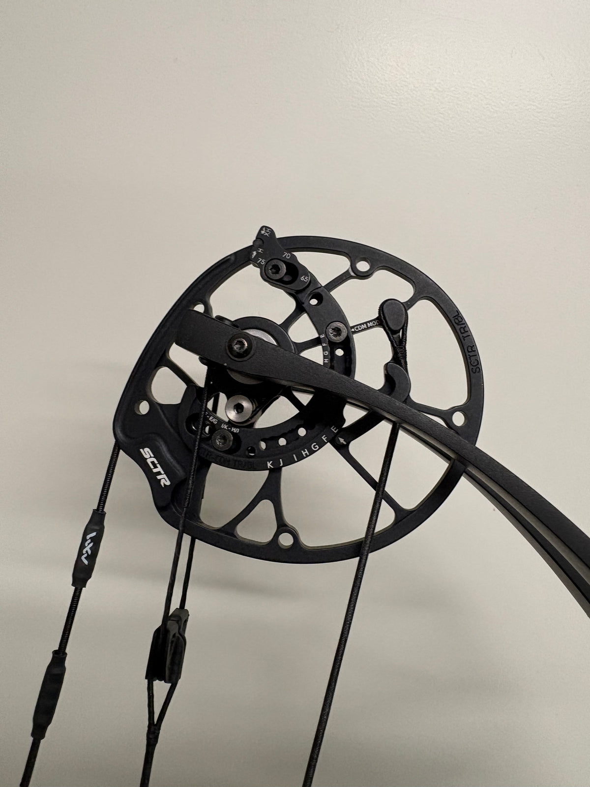 Hoyt Concept X 40 Compound Bow RH Twisted Green 50-60 lbs - Show Model