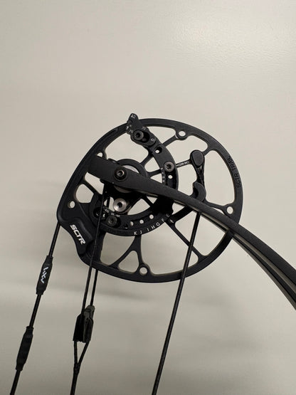 Hoyt Concept X 40 Compound Bow RH Twisted Green 50-60 lbs - Show Model