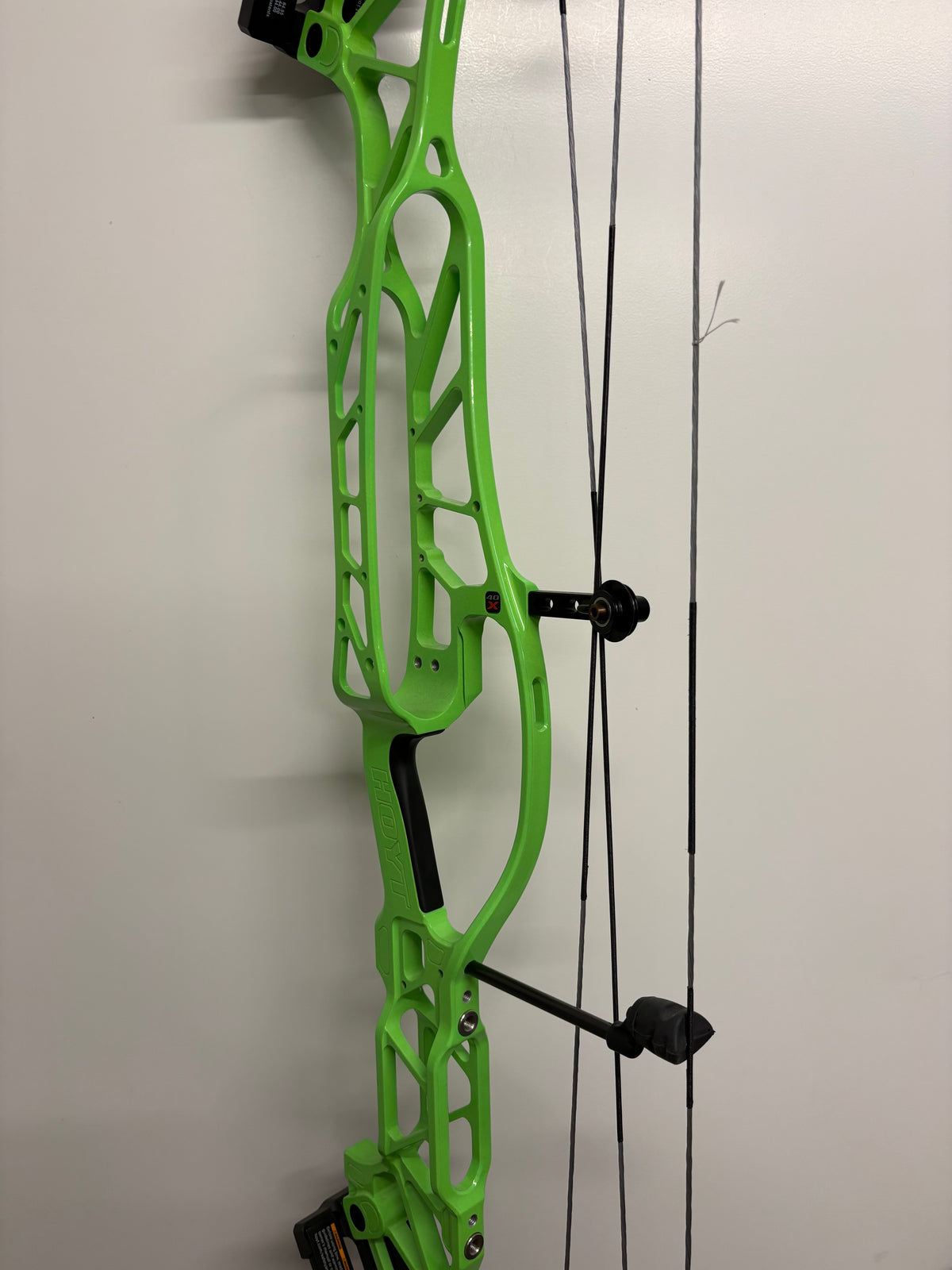 Hoyt Concept X 40 Compound Bow RH Twisted Green 50-60 lbs - Show Model