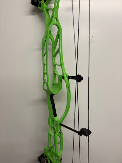Hoyt Concept X 40 Compound Bow RH Twisted Green 50-60 lbs - Show Model