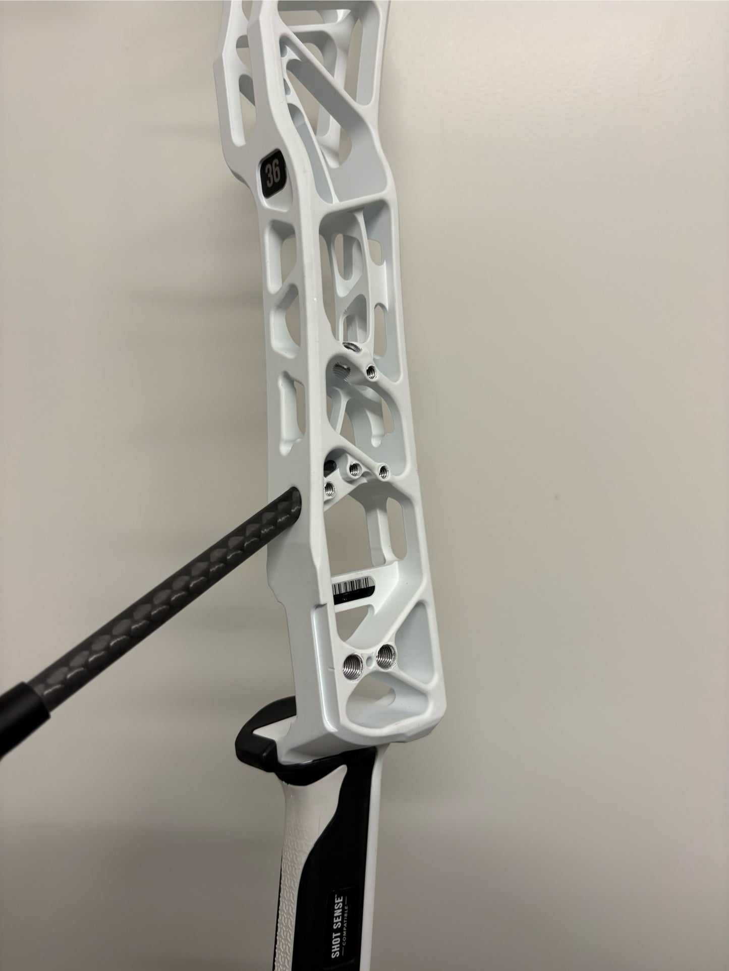 Mathews Title 36 G2 Compound Bow RH White - Show Model