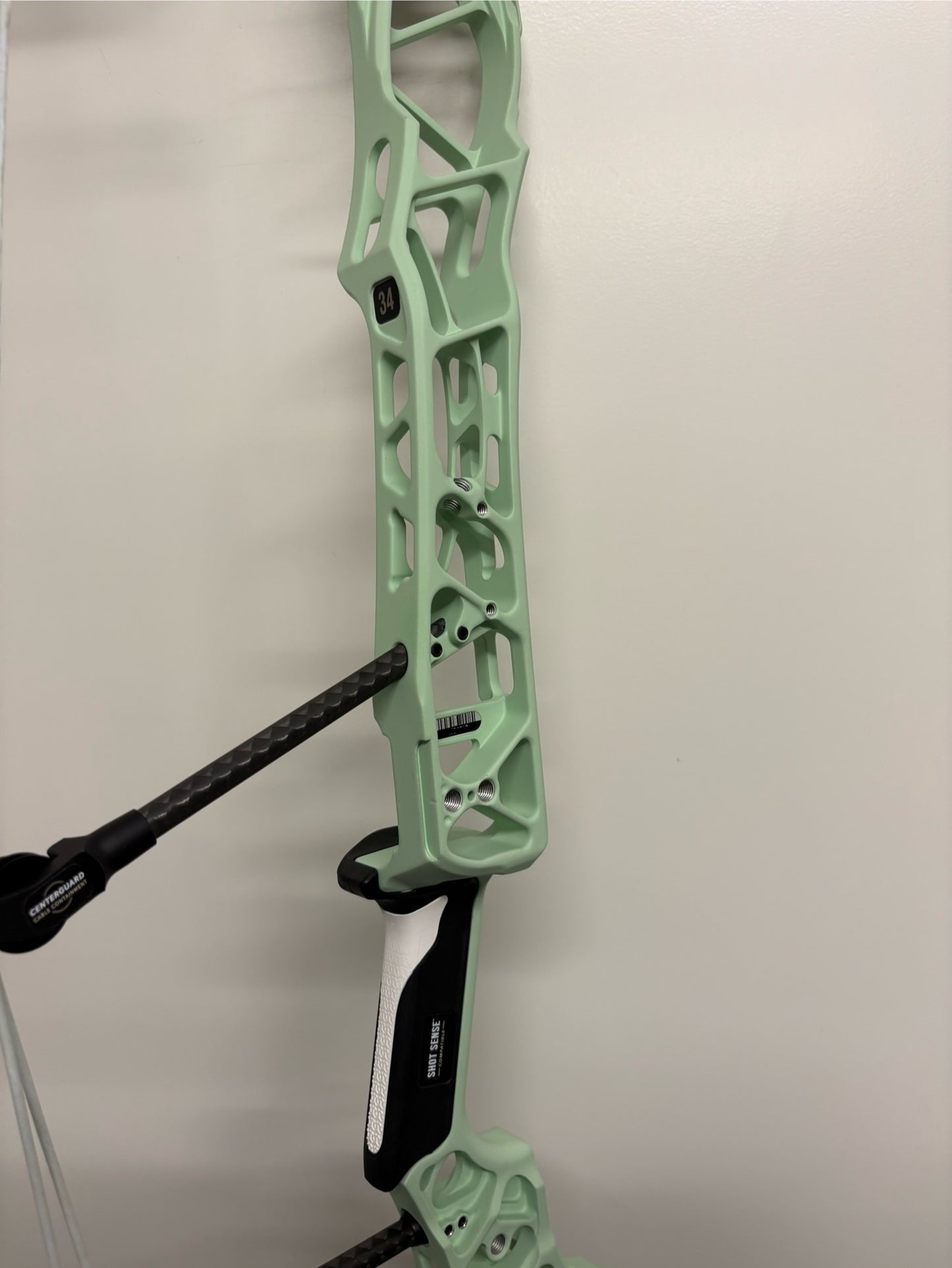 Mathews Title 34 Compound Bow RH Mint - NEW