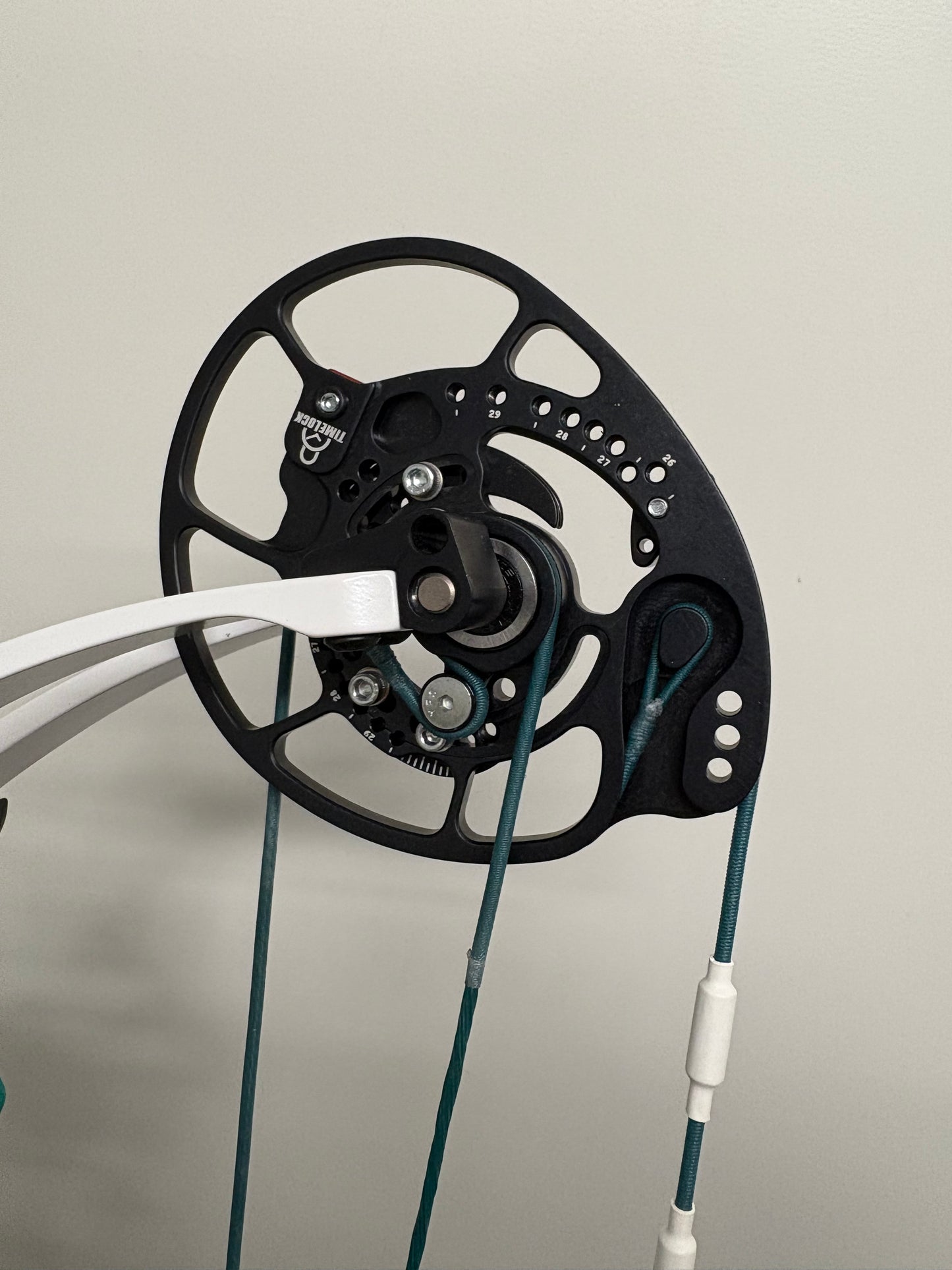 Bowtech Reckoning 36 Gen2 Medium Cam Compound Bow RH Illusion Teal 50-60 lbs - Used