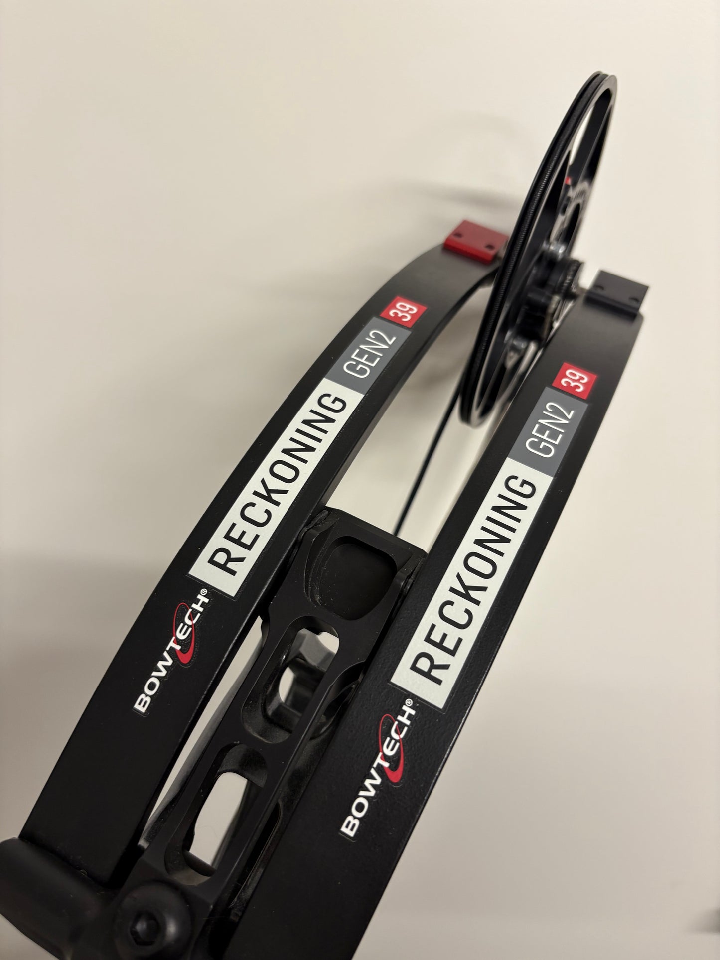 Bowtech Reckoning 39 Gen2 Long Draw Compound Bow RH Speedway Grey 50-60 lbs - Used