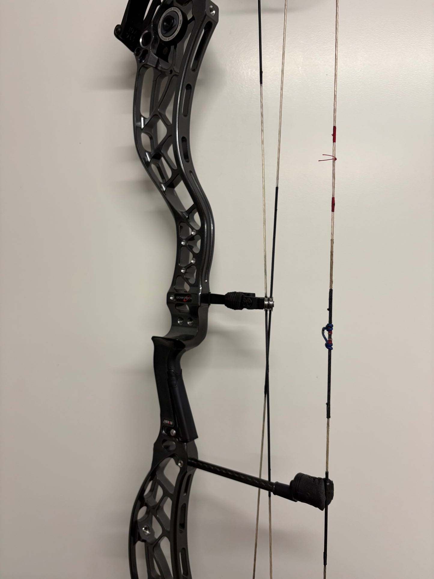 Bowtech Reckoning 39 Gen2 Long Draw Compound Bow RH Speedway Grey 50-60 lbs - Used