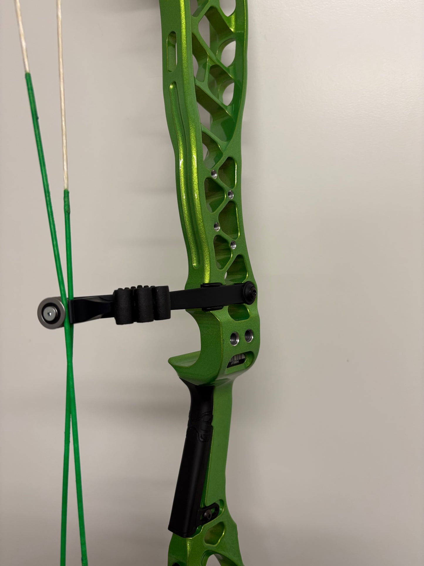 Bowtech Reckoning 39 Gen2 Long Draw Compound Bow RH Illusion Green 50-60 lbs - Used