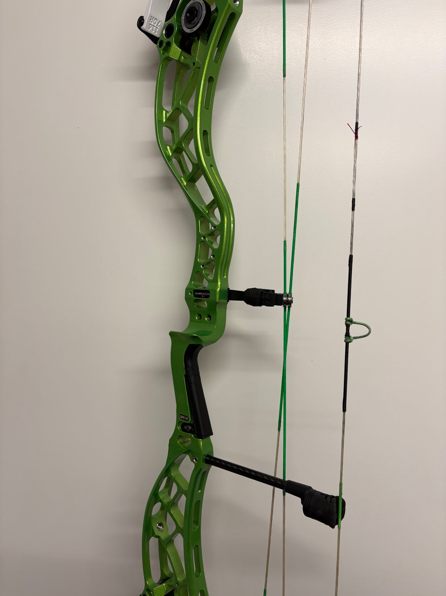 Bowtech Reckoning 39 Gen2 Long Draw Compound Bow RH Illusion Green 50-60 lbs - Used