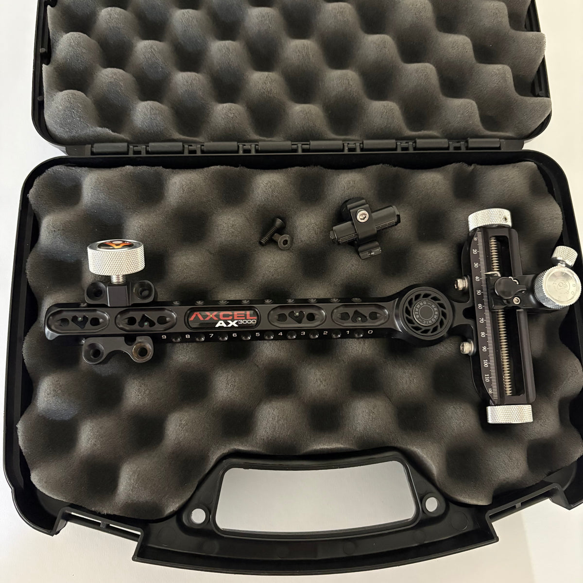 Axcel AX3000 Compound Sight RH Black 9'' - Used (#OR101)