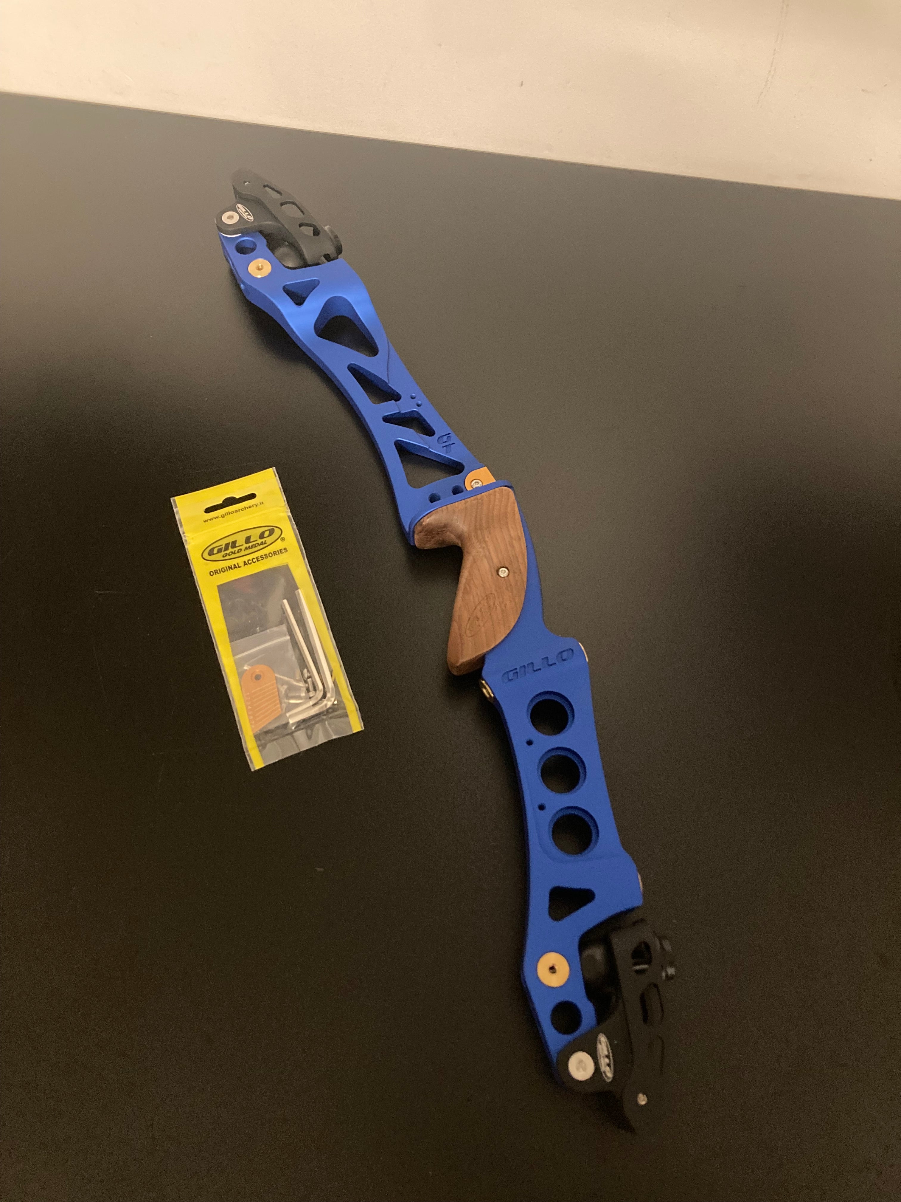 Gillo Riser GT25 ILF LH Blue 25'' B-Grade - Show Model (#1) – Archery ...