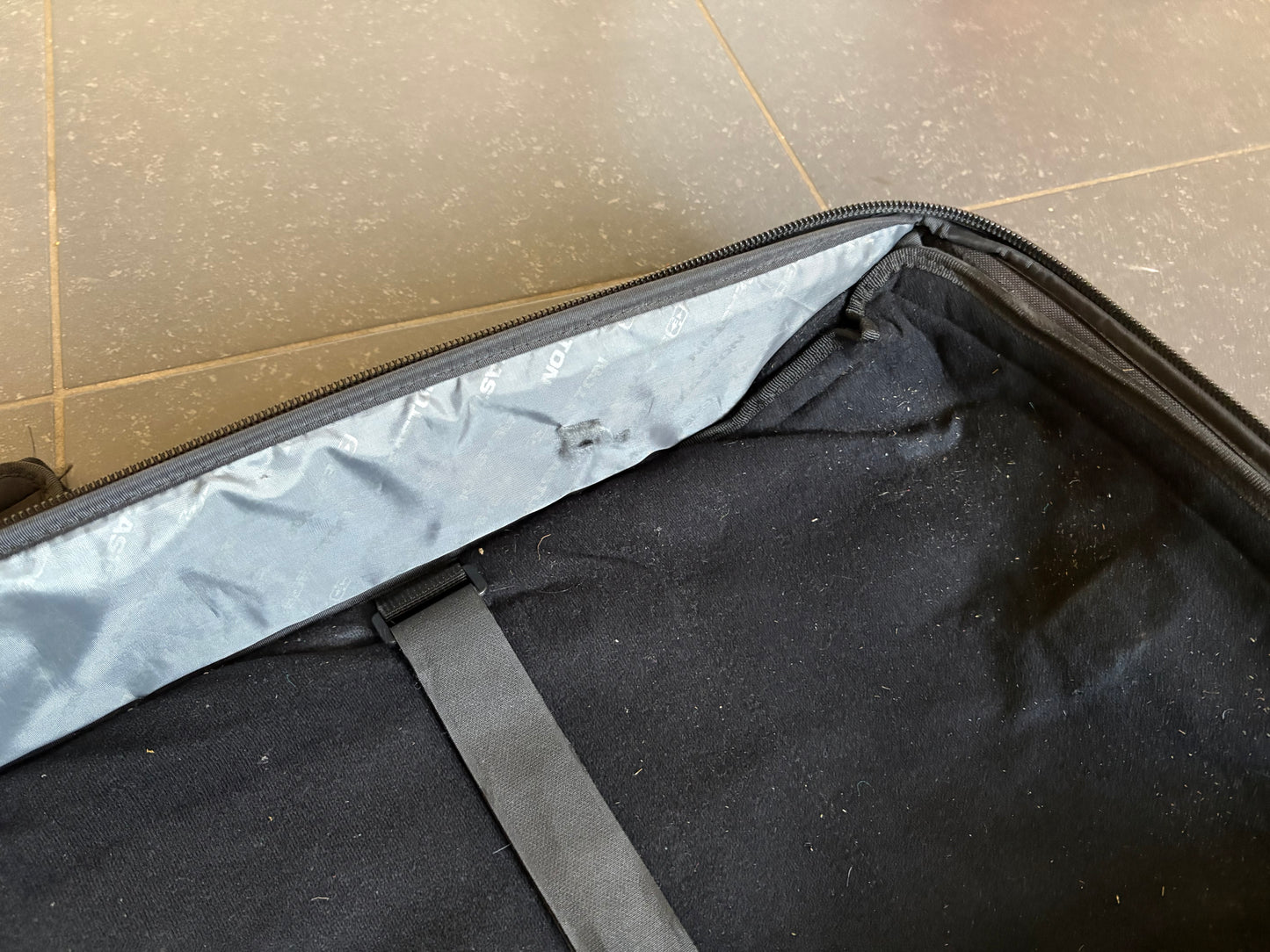 Easton Deluxe 3915 Recurve/Compound Bow Case Incl. Travel Cover - Used