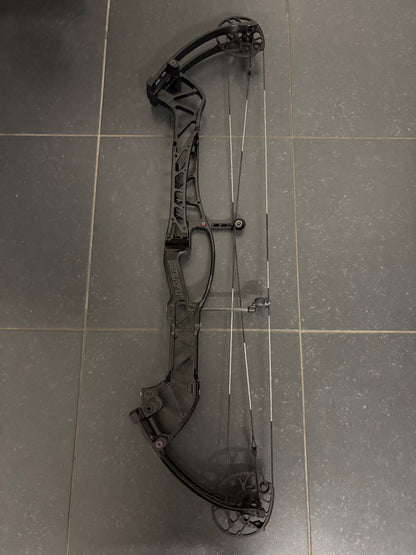 Hoyt Concept X 40 Compound Bow RH Liquid Black 50-60 lbs - NEW