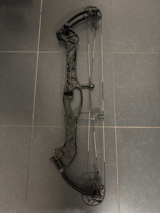 Hoyt Concept X 40 Compound Bow RH Liquid Black 50-60 lbs - NEW