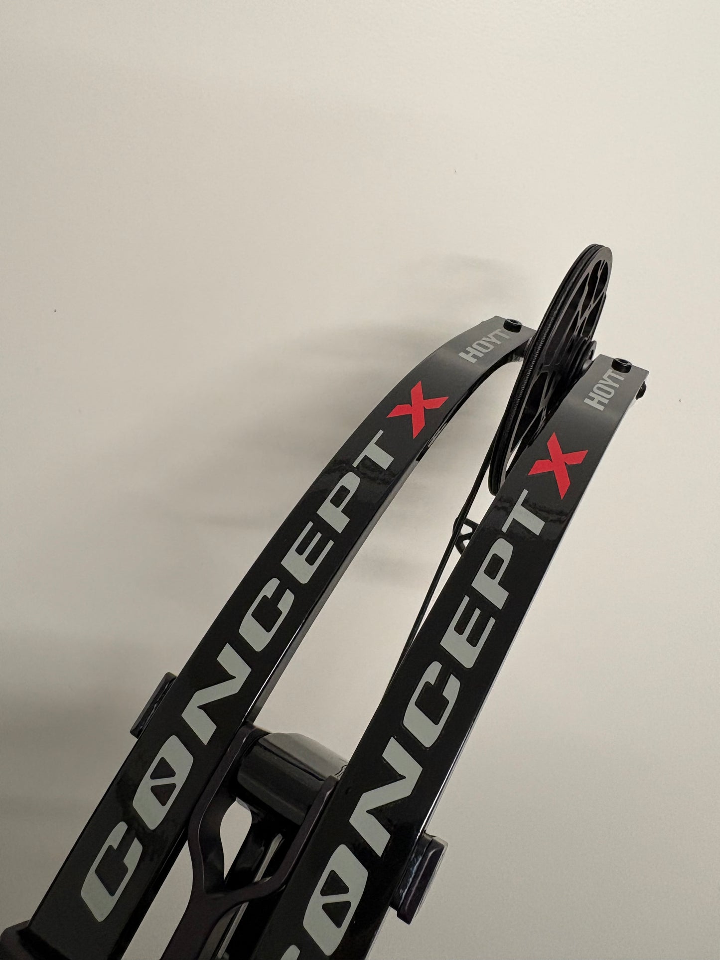 Hoyt Concept X 40 Compound Bow RH Liquid Black 50-60 lbs - NEW