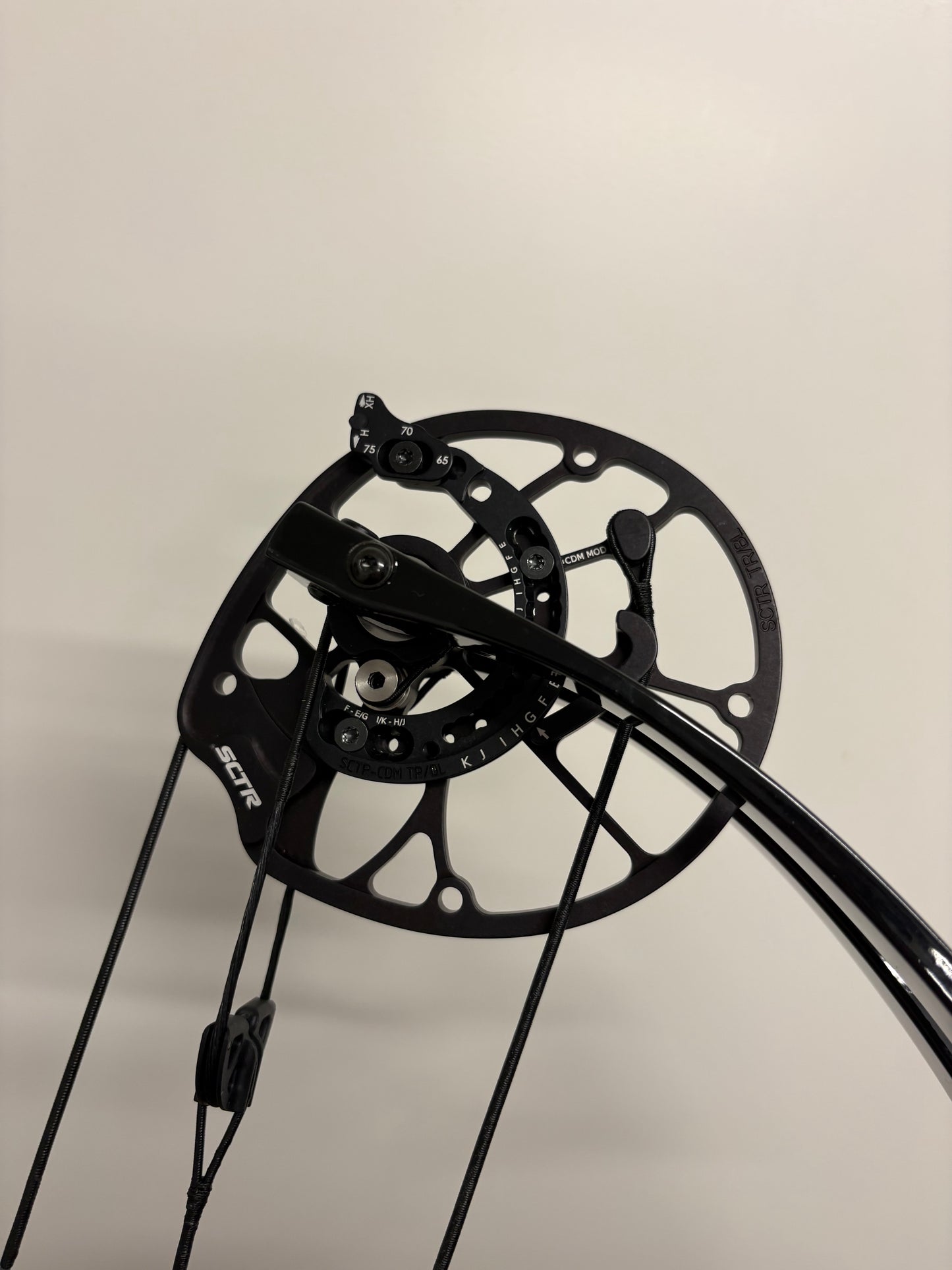 Hoyt Concept X 40 Compound Bow RH Liquid Black 50-60 lbs - NEW